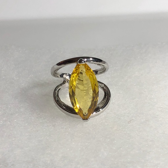 Swarovski Crystal Marquise Champagne Silver Ring! - Picture 3 of 15